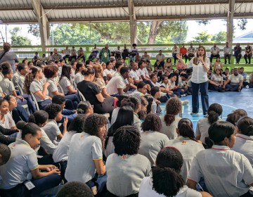 Carolina Mej&iacute;a lleva a centros educativos programa de charlas sobre manejo de residuos s&oacute;lidos y responsabilidad ciudadana