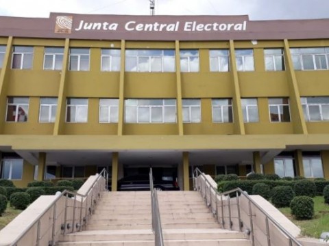JCE nuevo reglamento que beneficia a Fuerza del Pueblo, al PRD y a cinco partidos m&aacute;s