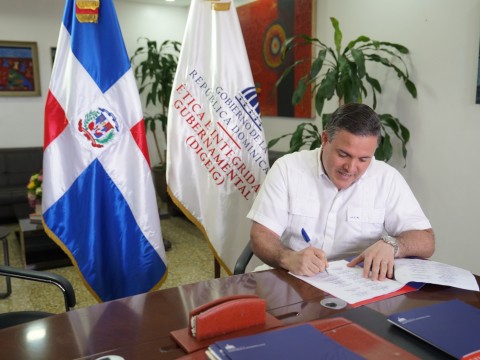 Jean Luis Rodr&iacute;guez mantiene firme compromiso con la transparencia; firma manifiesto anticorrupci&oacute;n 