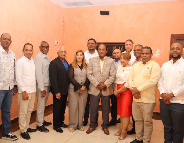 Director DGDF se re&uacute;ne con alcaldes siete provincias fronterizas para impulsar estrategias de desarrollo sostenible