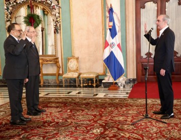 Presidente Abinader juramenta a Antoliano Peralta como ministro de Justicia y a Jorge Subero Isa como Consultor Jur&iacute;dico