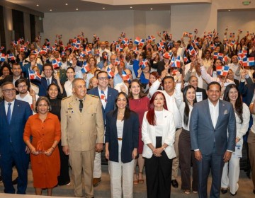  Ministra de Interior y Polic&iacute;a encabeza juramentaci&oacute;n de nuevos dominicanos y destaca compromiso con la patria
