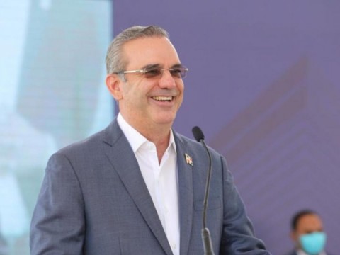 Abinader promete a los odont&oacute;logos m&aacute;s presupuesto para Salud