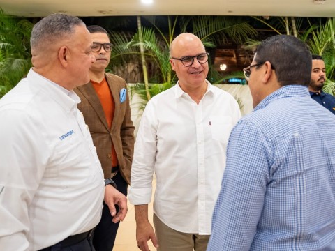 Director del IDAC escucha inquietudes del sector aeron&aacute;utico durante encuentro con el Aeroclub Quisqueya de Santiago
