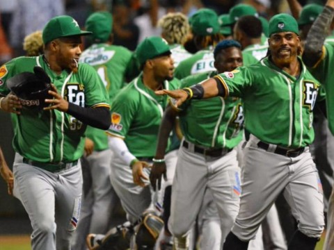 Estrellas firman jardineros agentes libres Steven Moya y Yefri P&eacute;rez