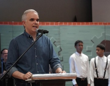 Luis Miguel De Camps encabeza Gala Regional de Arte en Santiago y refuerza impulso del arte en el sistema p&uacute;blico