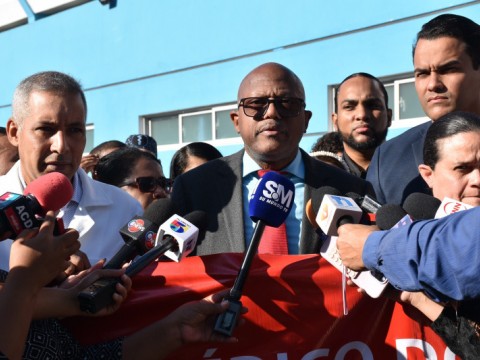 Colegio M&eacute;dico exige respuesta tras apresamiento de de pediatra en el Robert Reid Cabral