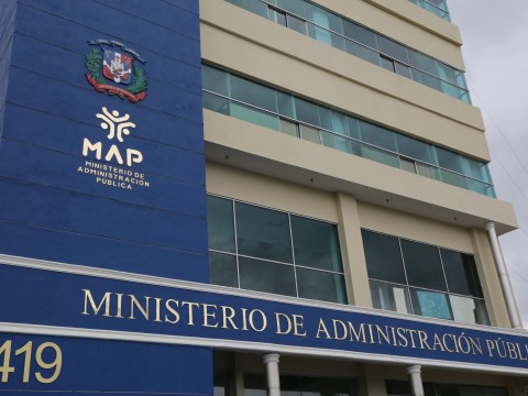920 m&eacute;dicos especialistas concursan por plazas en diferentes Regionales de Salud