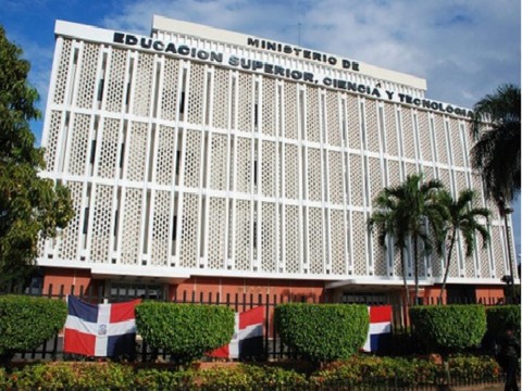 Mescyt abre convocatoria a becas nacionales