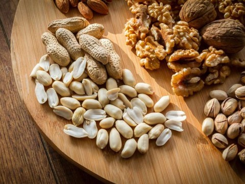 Consumir man&iacute; reduce el riesgo de Alzheimer, seg&uacute;n estudio