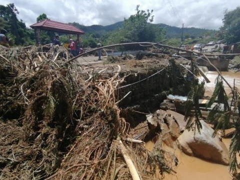 La crecida de r&iacute;o en Manabao &ldquo;se llev&oacute; todo&rdquo;