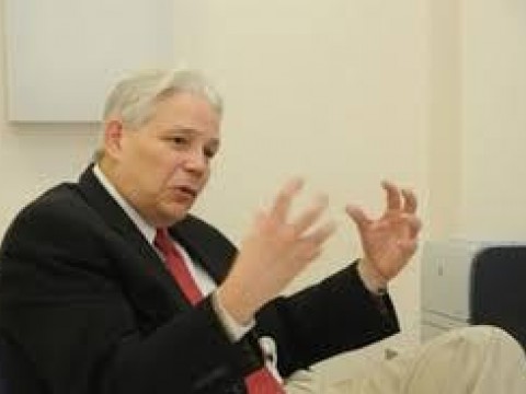Neum&oacute;logo sugiere al Gobierno no ahorrar vacunas para segunda dosis