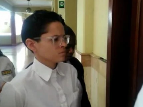 Conocen medida de coerci&oacute;n a Sarah Rodr&iacute;guez, acusada de estafa millonaria en Santiago