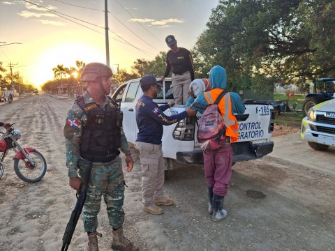 Migraci&oacute;n deporta 1,104 extranjeros tras operativos en varias provincias del pa&iacute;s