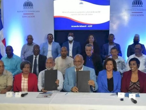 Educaci&oacute;n y ADP acuerdan un aumento salarial del 10%