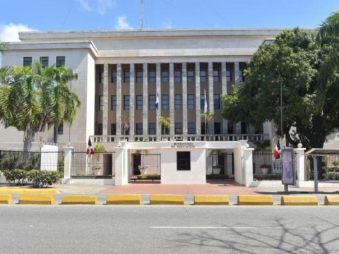 Ministerio de Educaci&oacute;n suspende docencia para ma&ntilde;ana jueves en Puerto Plata y Espaillat por alerta roja
