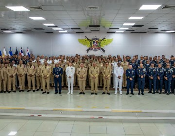 Ministerio de Defensa reconoce a oficiales por su trayectoria y a&ntilde;os de servicio
