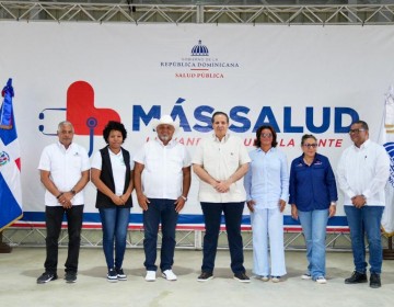 Ministerio de Salud acerca servicios m&eacute;dicos gratuitos a la poblaci&oacute;n de Monte Plata