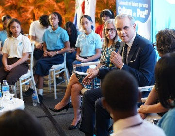 Ministro Luis Miguel De Camps impulsa liderazgo juvenil y cultura de paz en congreso estudiantil