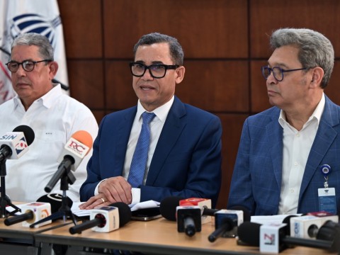 Ministro de Trabajo dice 8 de 9 empresas inspeccionadas violan el art&iacute;culo 135 del C&oacute;digo Laboral sobre nacionalizaci&oacute;n del trabajo (80-20)