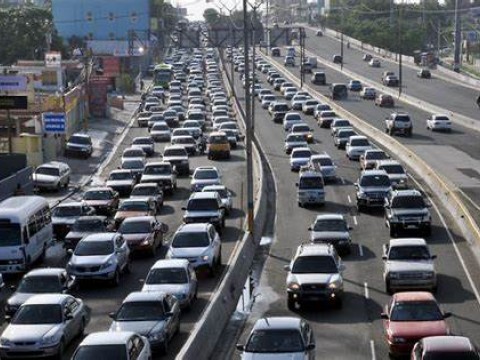 Tapones roban entre dos y cuatro horas al d&iacute;a a los capitale&ntilde;os