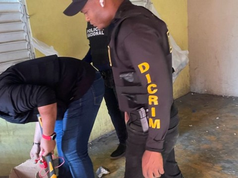 Desmantelan punto de drogas en Esperanza; hallan coca&iacute;na y detienen 4 personas