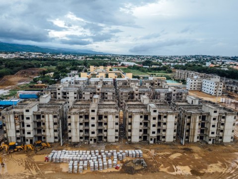Funcionarios supervisan avances en construcci&oacute;n del proyecto &ldquo;Mi Vivienda Los Salados&rdquo;