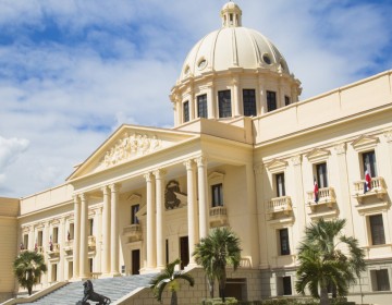 Presidente Abinader ordena impedir entrada a RD de dos extranjeros