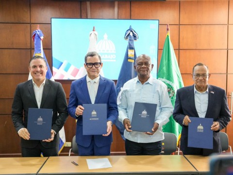 Portuaria y su sindicato de trabajadores firman pacto hist&oacute;rico con apoyo del Ministerio de Trabajo.