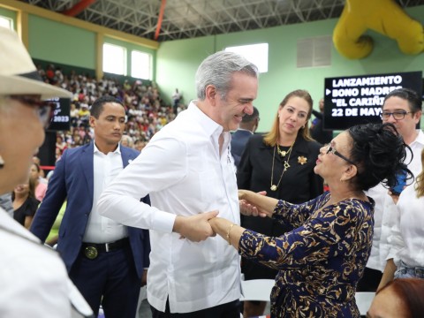 Presidente Abinader anuncia cari&ntilde;ito para mam&aacute;, un bono que impactar&aacute; a un mill&oacute;n de madres