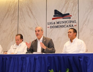 Presidente Abinader anuncia RD$4,000 millones para aceras y contenes en todo el pa&iacute;s