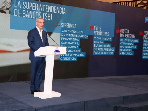 Presidente Abinader destaca estabilidad del sistema financiero nacional con activos superiores a los RD$4 billones y crecimiento ininterrumpido de 85.6%