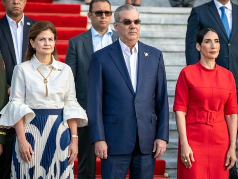 Presidente Abinader encabeza acto de homenaje a la Bandera Nacional