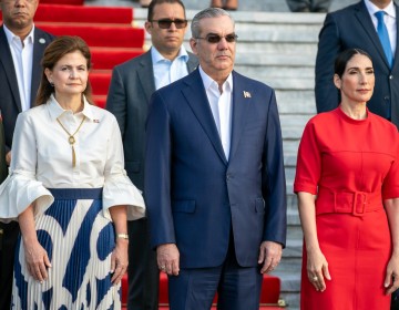 Presidente Abinader encabeza acto de homenaje a la Bandera Nacional