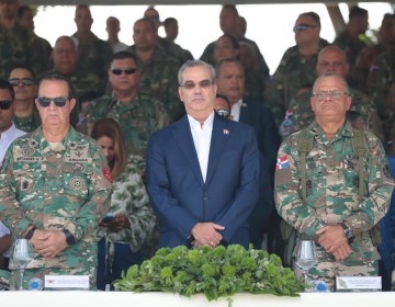 Presidente Abinader entrega 44 nuevos veh&iacute;culos al Ej&eacute;rcito, que incrementan capacidad de movilidad en 1,200 soldados m&aacute;s a cualquier punto del pa&iacute;s