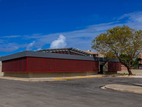 Presidente Abinader inaugura moderno mercado municipal que beneficiar&aacute; directamente a m&aacute;s de 200 peque&ntilde;os y medianos comerciantes en Hig&uuml;ey