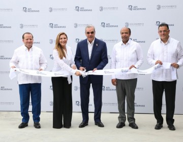 Presidente Abinader inaugura parqueo Plaza Zona Colonial