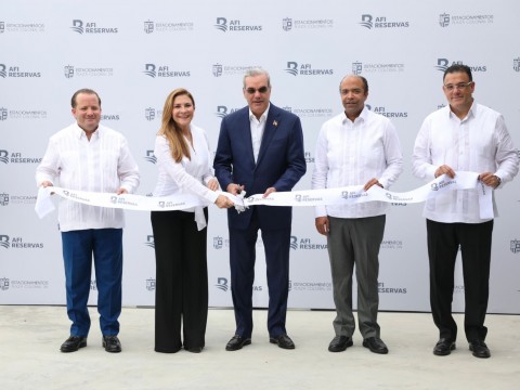 Presidente Abinader inaugura parqueo Plaza Zona Colonial
