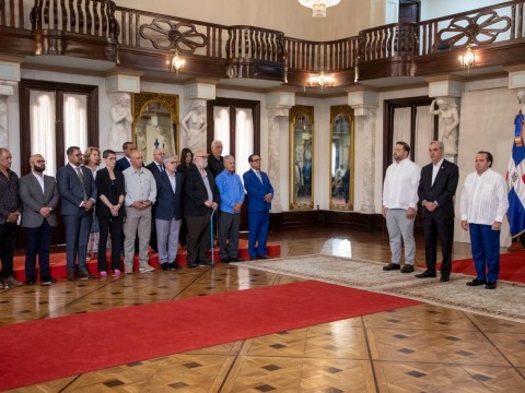 Presidente Abinader juramenta comit&eacute; gestor del Observatorio Ambiental; se refuerza compromiso del Gobierno con gesti&oacute;n ambiental participativa, transparente y orientada a la sostenibilidad