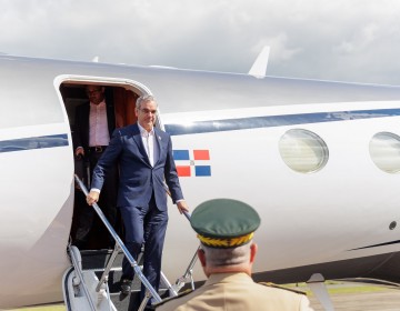Presidente Abinader regres&oacute; de Qatar