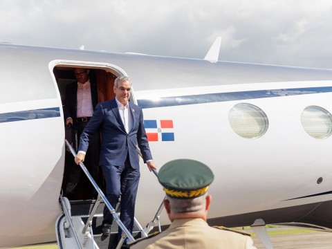 Presidente Abinader regres&oacute; de Qatar