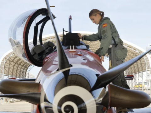 La princesa Leonor vuela por primera vez en solitario en un avi&oacute;n Pilatus PC-21