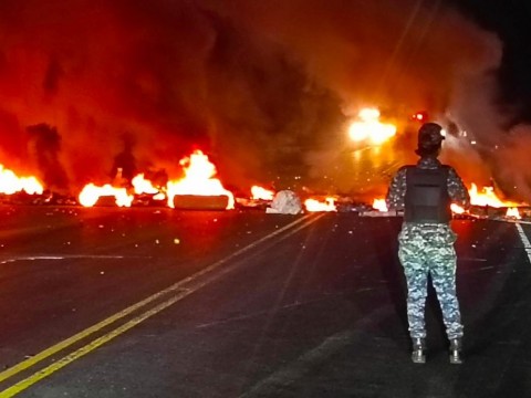 Ciudadanos paralizan la Autov&iacute;a del Nordeste en demanda de obras para Monte Plata