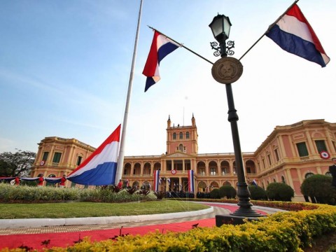 Gobierno de Paraguay anuncia nuevas restricciones y suspende clases presenciales 