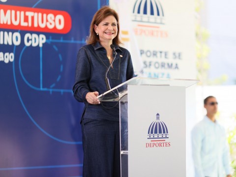 Raquel Pe&ntilde;a encabeza actos para el remozamiento de instalaciones deportivas en Santiago