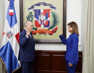 Raquel Pe&ntilde;a juramenta a Pedro Urrutia como nuevo director de la DGII