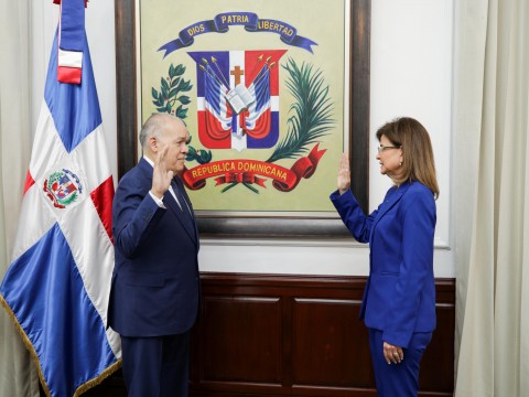 Raquel Pe&ntilde;a juramenta a Pedro Urrutia como nuevo director de la DGII
