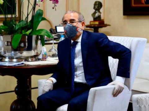 Una reuni&oacute;n en el Palacio a m&aacute;s de dos metros de distancia
