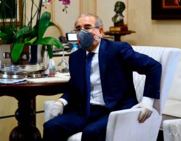 Una reuni&oacute;n en el Palacio a m&aacute;s de dos metros de distancia
