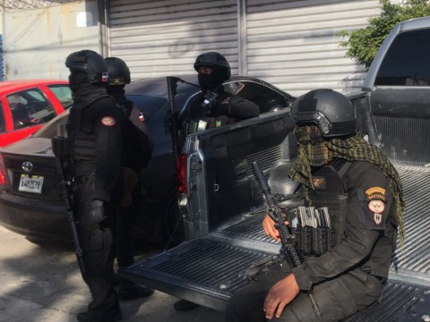 Procuradur&iacute;a allana varios lugares en Santiago